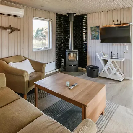4 Bedroom Amazing In Ørsted