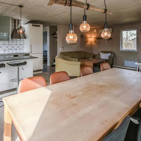 4 Bedroom Amazing In Σπίτι διακοπών